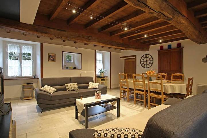 Gîte pour 10 personnes, avec jardin à Héauville