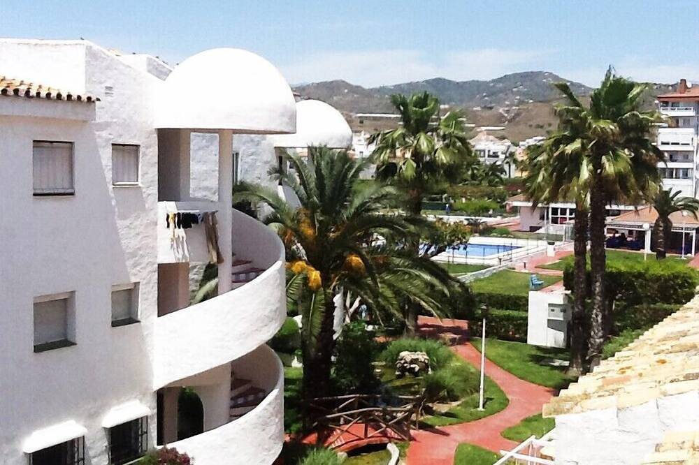 Apartamento entero, Lujoso apartamento de 3 dormitorios, en primera línea de mar, capacidad para 6 personas in Torrox Costa, Torrox