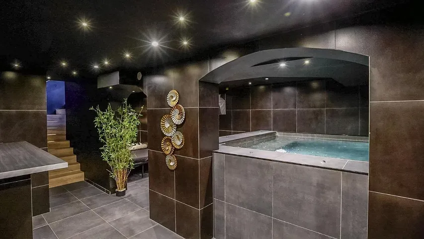 Ferienwohnung für 2 Personen, mit Terrasse und Whirlpool sowie Sauna - 1