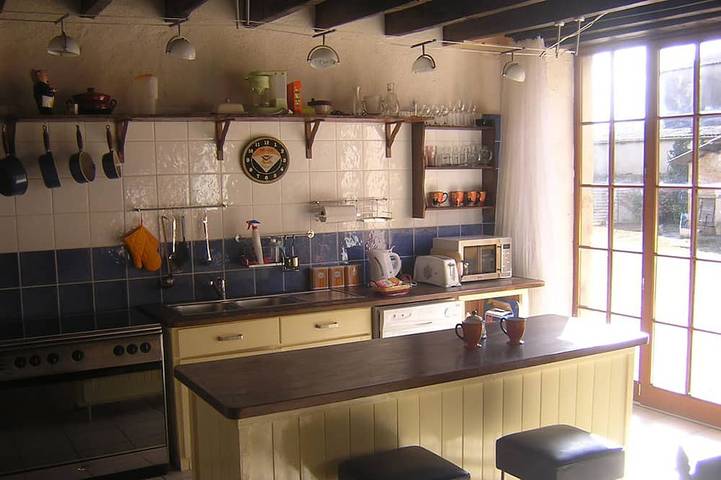 Cottage In Delightful Vendee Medieval Village with  heated swimming pool in Bazoges-en-Pareds, Fontenay-le-Comte