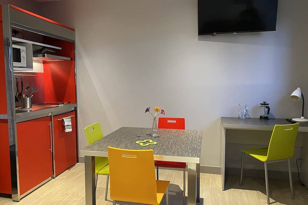 Appartement entier, Résidence Appart’en ville Appartement 4 personnes in Alleuze, Région de Saint-Flour