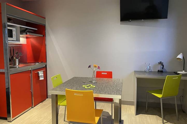 Appartement entier, Résidence Appart’en ville Appartement 4 personnes in Alleuze, Région de Saint-Flour