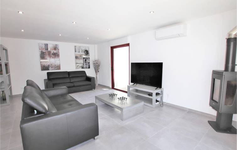 Location de vacances pour 10 personnes, avec piscine ainsi que terrasse et jardin à Salon-de-Provence - 4