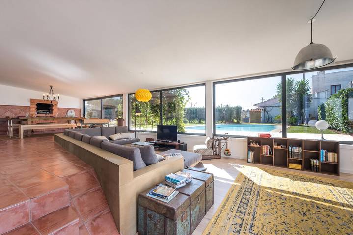 Location de vacances pour 12 personnes, avec Terrasse ainsi que Jardin et Piscine dans Belinho