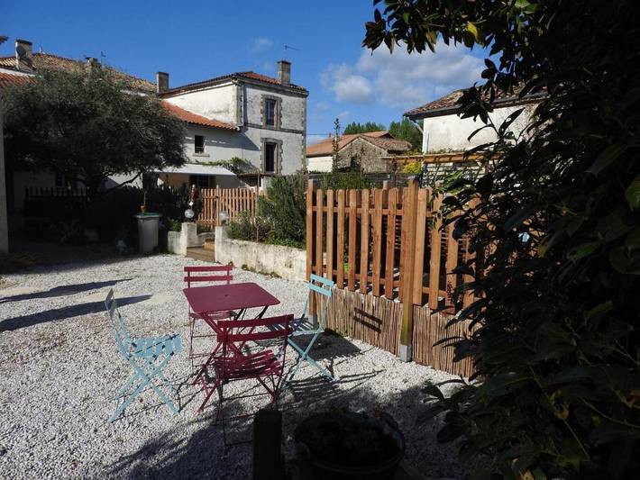 Gîte pour 6 personnes, avec piscine et jardin à Celles-sur-Belle - 3