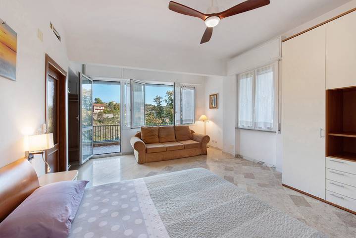 Appartamento intero, Appartamento 'Tramontana' con balcone in Celle Ligure, Riviera di Ponente