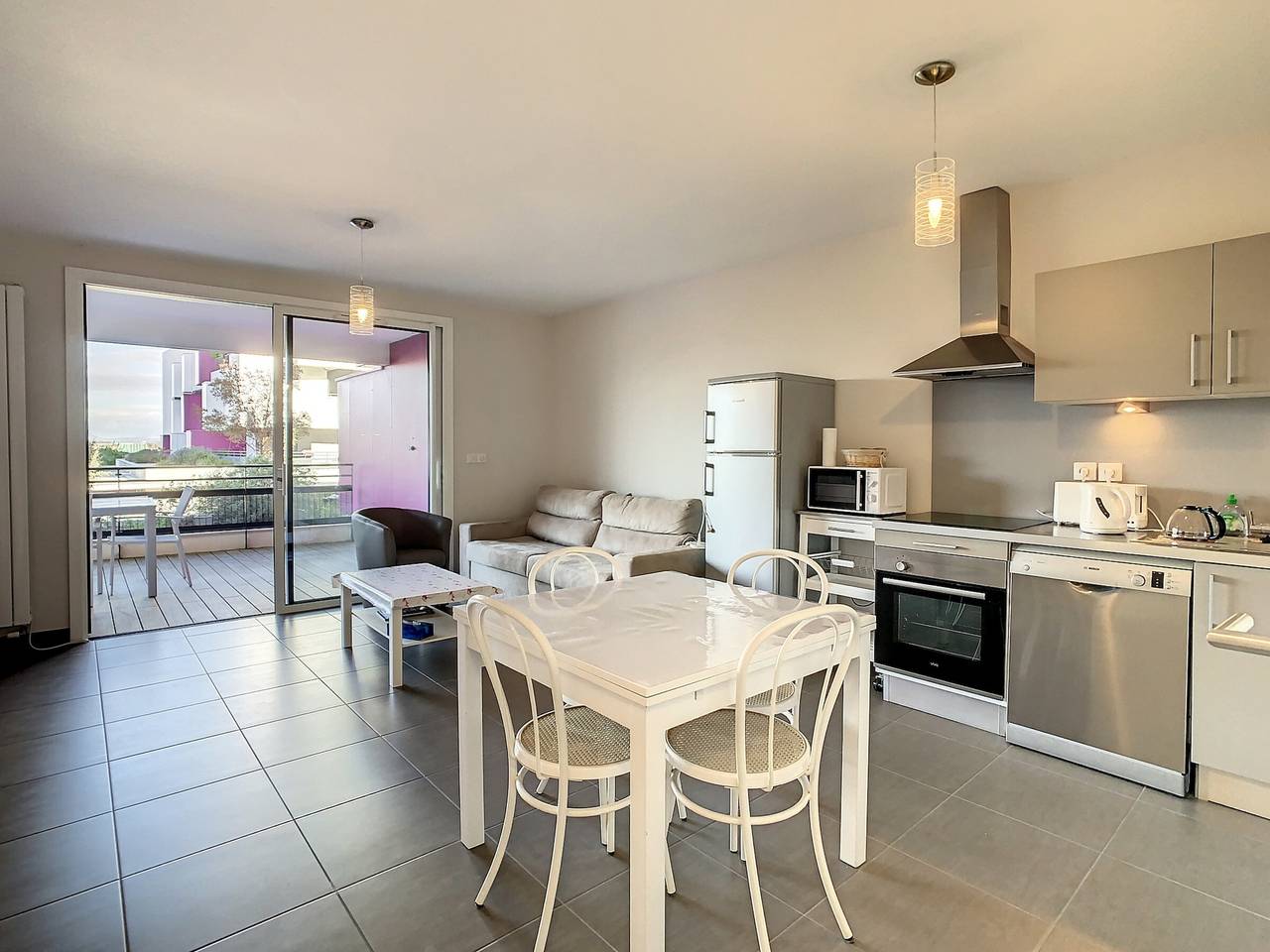 Ganze Wohnung, F2-Wohnung mit Terrasse, Gemeinschaftspool, Strandnah in Palavas-les-Flots, Côte d'Améthyste