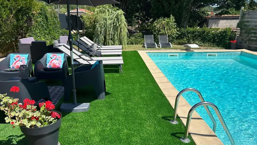 Villa pour 8 personnes, avec piscine et jardin - 1