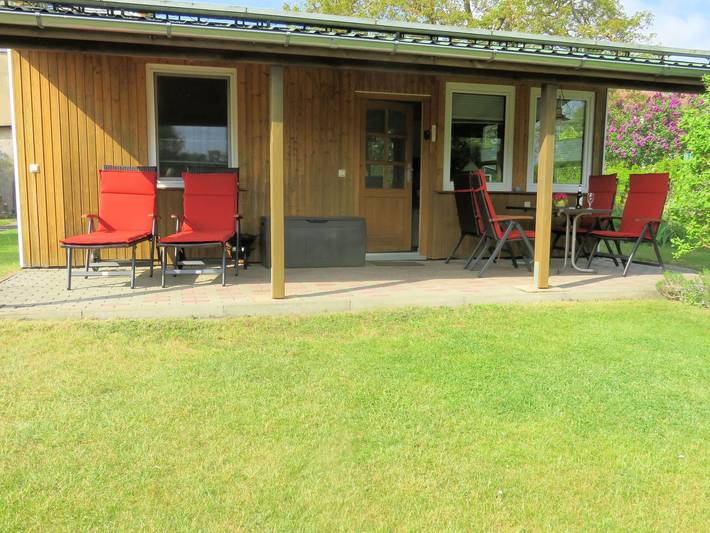 Bungalow für 3 Personen, mit Terrasse und Garten sowie Sauna in Mecklenburgische Seenplatte