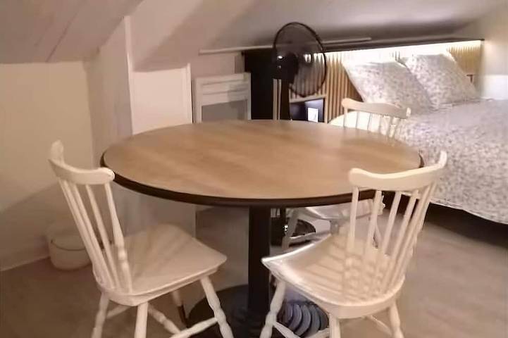 Ganze Wohnung, Stunning studio apartment in a residential complex on Rue de Courcelles in Arbois, Französischer Jura