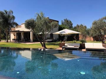 Villa pour 4 personnes, avec jardin et bassin pour enfant ainsi que piscine et vue au Maroc