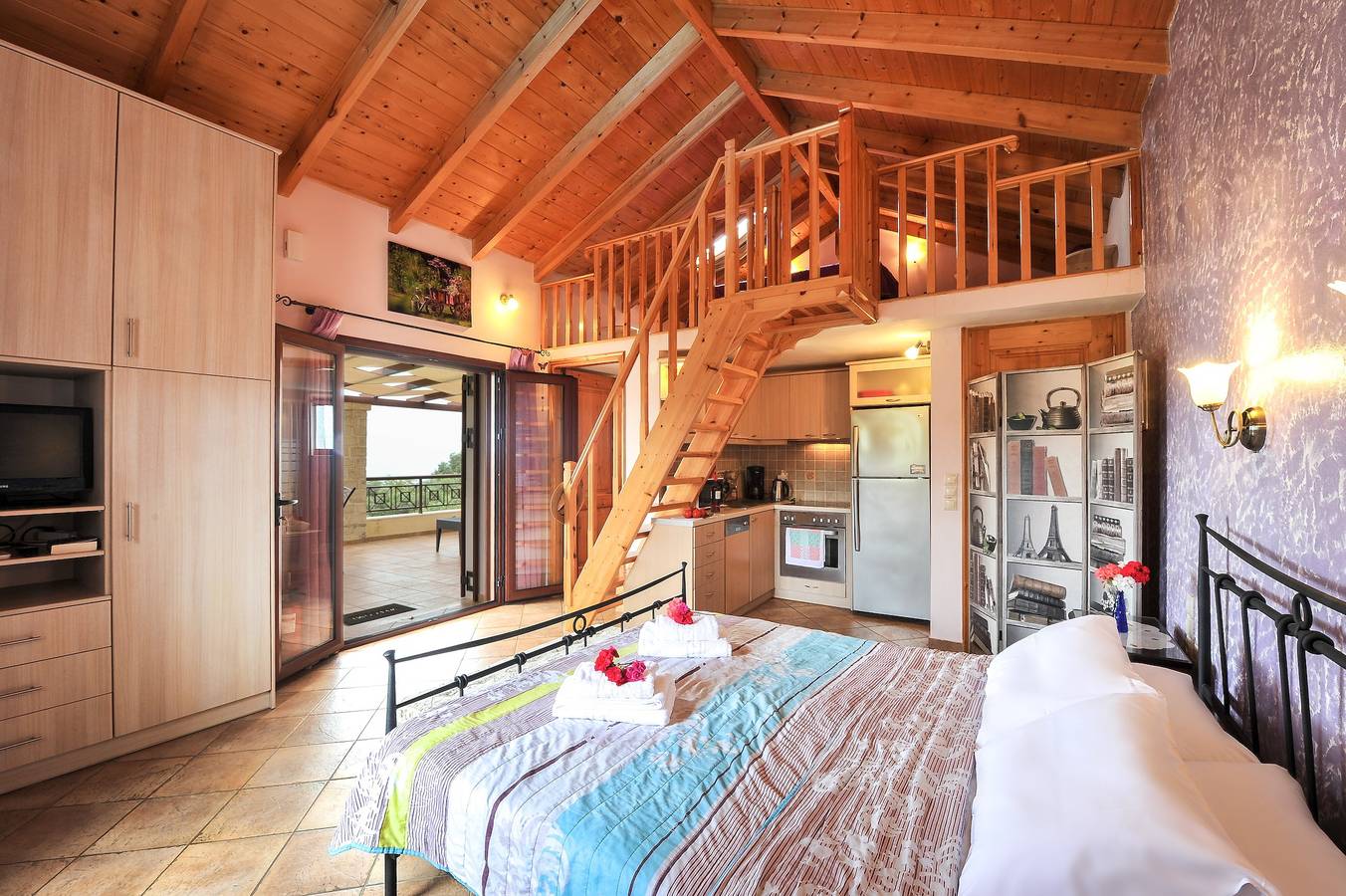 Entire apartment, Villa Casa Bianca Purple Apartment with Sea View, Shared Pool & Wi-Fi in Gaios, Paxos