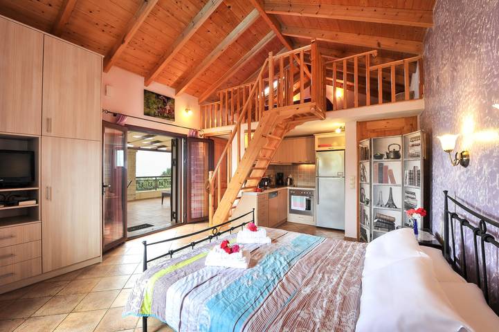Ολόκληρο το διαμέρισμα, Villa Casa Bianca Purple Apartment with Sea View, Shared Pool & Wi-Fi in Γάιο, Παξούς