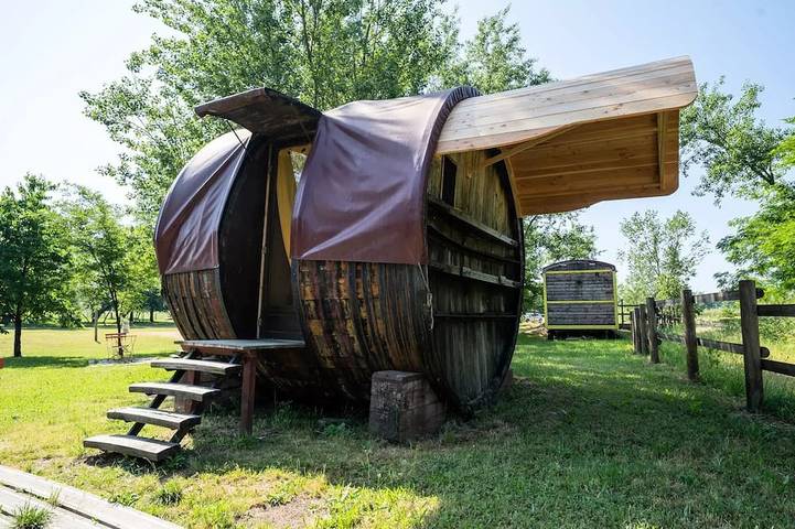 Gîte pour 2 personnes, avec Jacuzzi ainsi que Terrasse et Sauna à Chassenard - 4