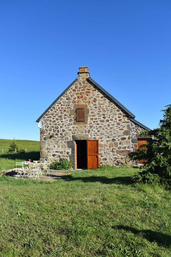 Cheylade - Buron de Cachebroche proche Puy Mary in Cheylade, Parc naturel régional des Volcans d'Auvergne