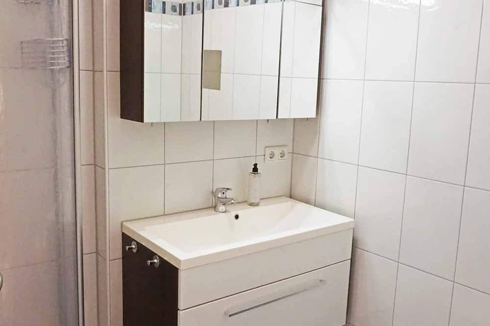 Entire apartment, Comfortably furnished vacation apartment (40 sqm) in a quiet residential area in Lauf an der Pegnitz, Frankenalb