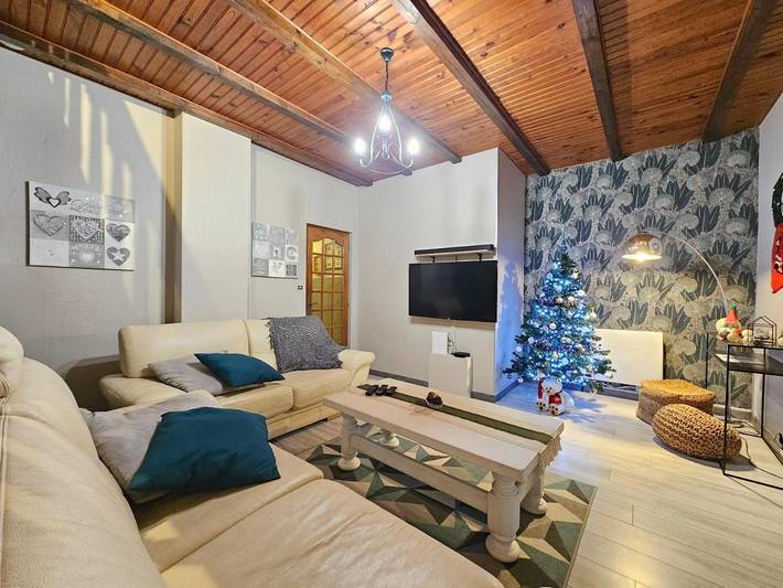 Gîte pour 7 personnes, avec jardin et vue, adapté aux familles à La Houssière