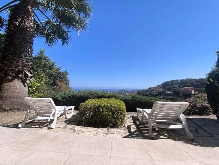 Gîte pour 8 personnes, avec terrasse ainsi que jardin et piscine, animaux acceptés dans Golf Bluegreen Sainte-Maxime - 4