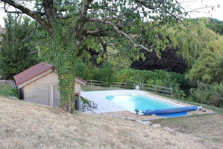 Location de vacances pour 3 personnes, avec piscine ainsi que jardin et terrasse à Gleizé - 4