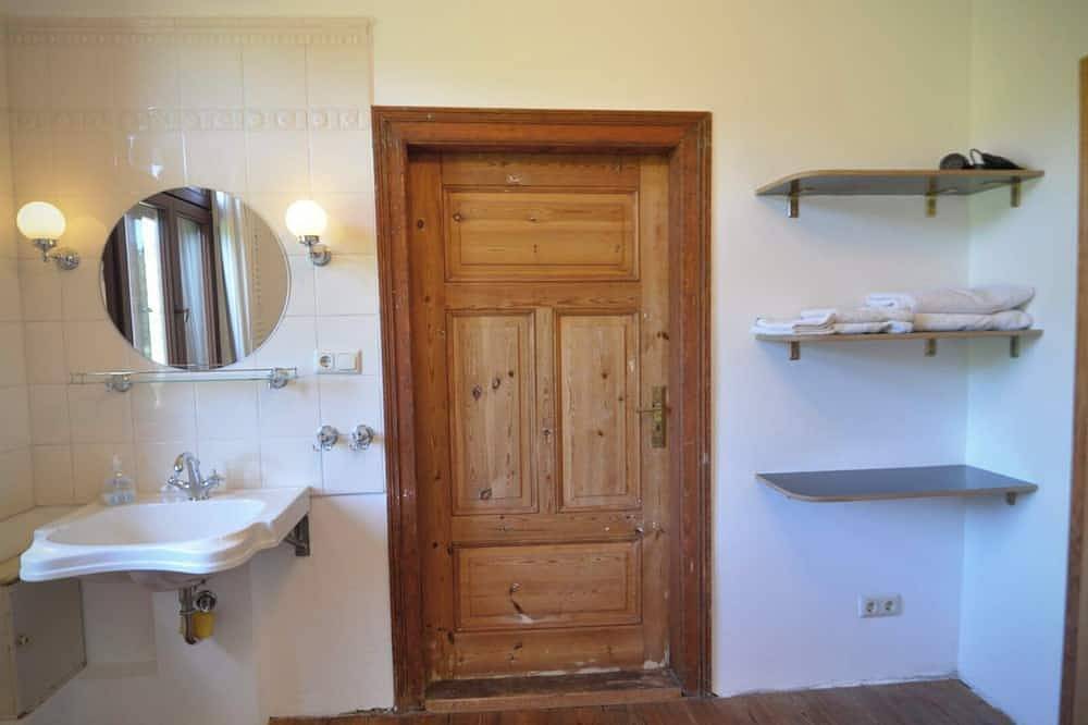 Ganze Wohnung, Ferienwohnung im Alten Landbahnhof 2. Og in Schwarz, Mecklenburgische Seenplatte