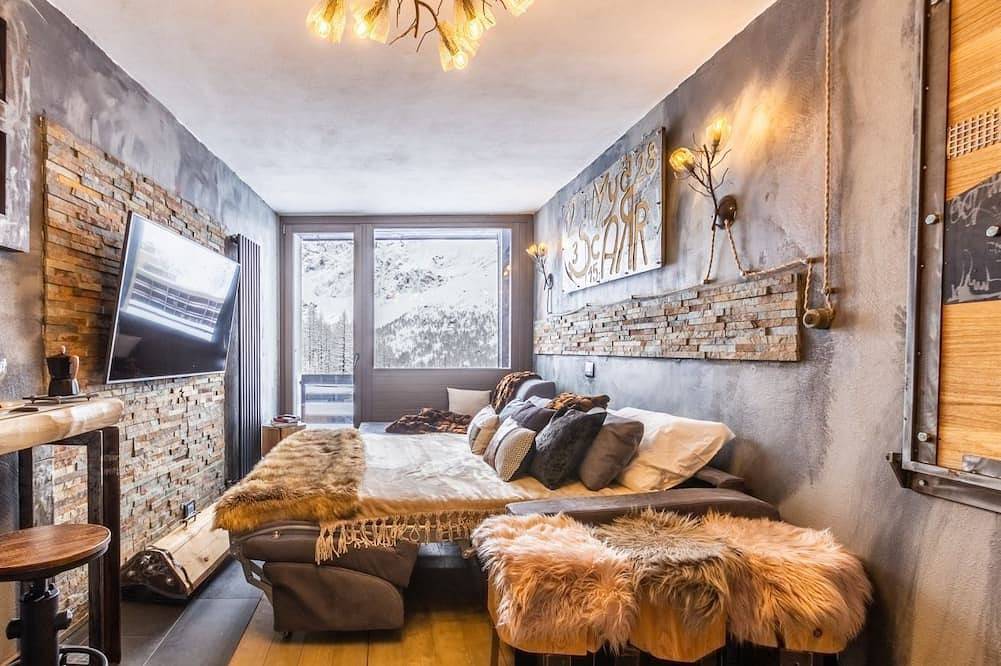 Entire apartment, Ski-in/Ski-out Studio with Mountain Views in Cervinia Cielo Alto, Valtournenche