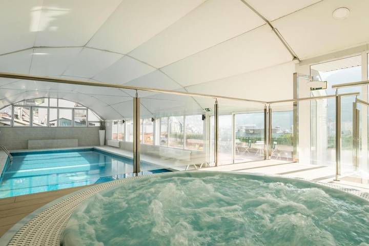 Hôtel pour 2 personnes, avec piscine ainsi que terrasse et sauna, animaux acceptés à Andorre-la-Vieille - 3