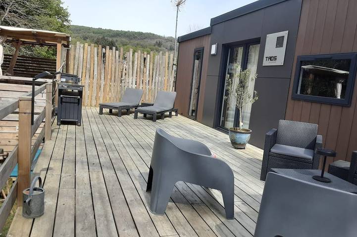 Location de vacances pour 6 personnes, avec terrasse à Caurel