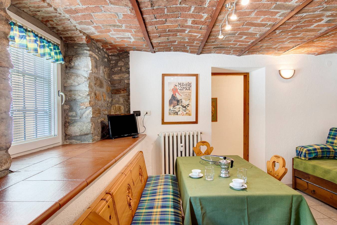 Apartamento entero, Apartamento 'Maison Jaccod_piano Terra' con vistas a la montaña y Wi-Fi in Morgex, Comune di Morgex