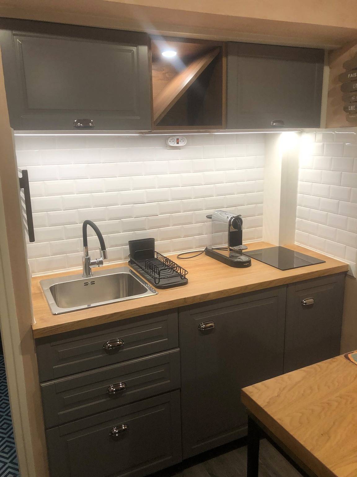 Entire studio, Studio Apartment 'Sublime  En Plein Centre' with Wi-Fi and Air Conditioning in Aix-en-Provence, Aix-en-Provence region