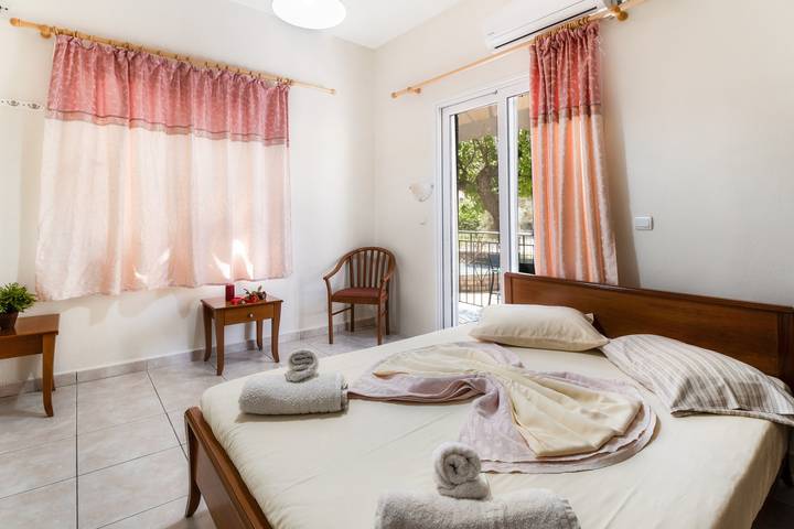 Entire studio, Studio Apartment "Nikiana Club - Studio 1" with Mountain View & Wi-Fi in Nikiana, Alexandros