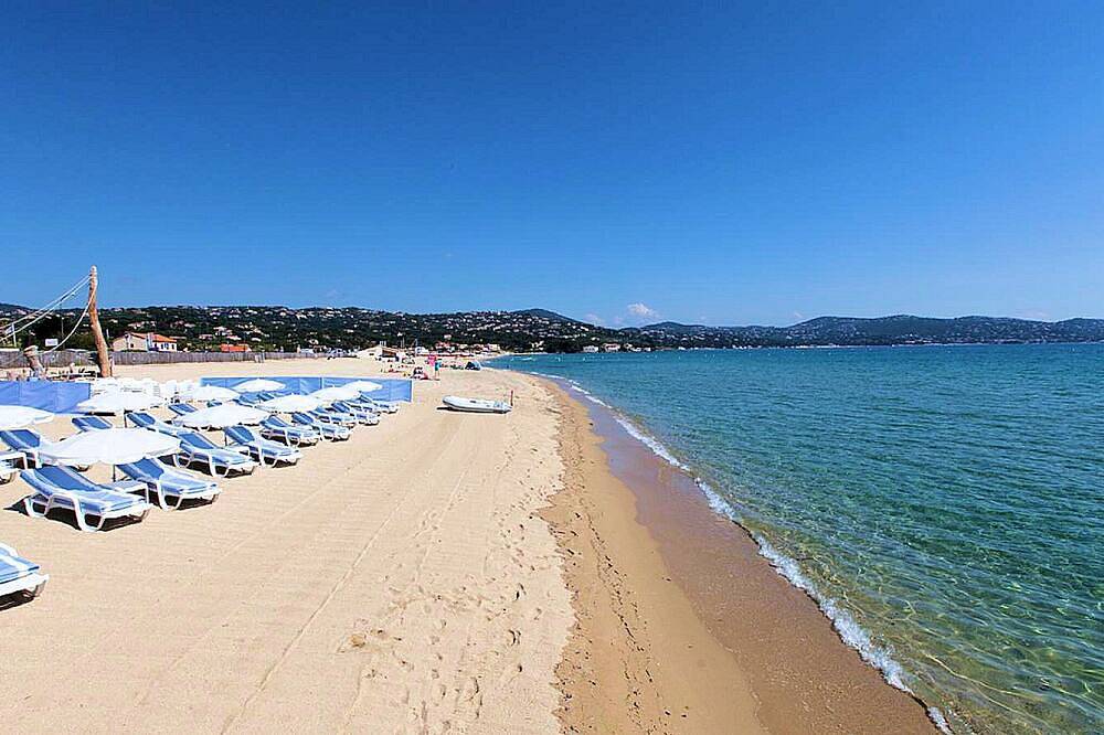 Geheel appartement, Mooi appartement vlakbij het strand met privétuin, rustig, parkeren, airconditioning, Wifi in La Nartelle, Sainte-Maxime
