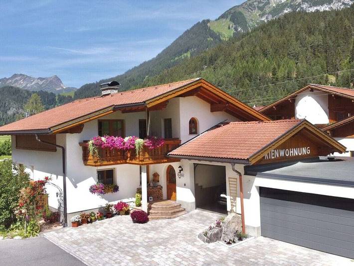 Ferienhaus für 6 Personen, mit Balkon und Terrasse sowie Garten im Lechtal