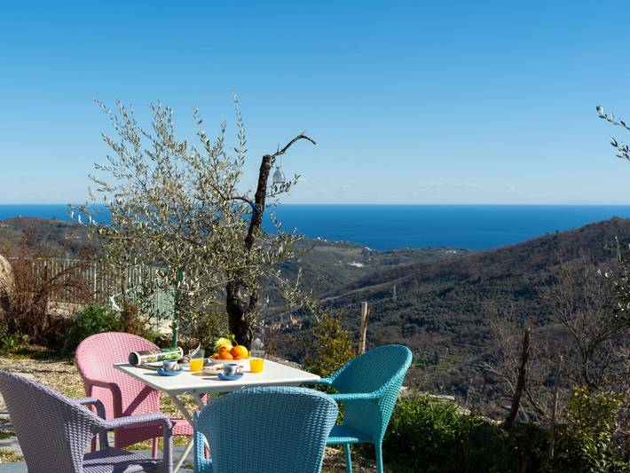 Casa vacanza per 5 persone, con terrazza e giardino in Liguria