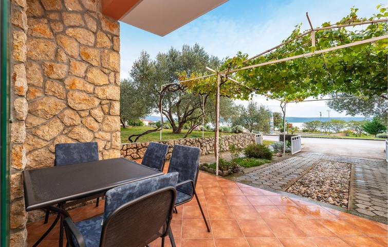 Ferienwohnung für 4 Personen, mit Terrasse in Maslenica - 2