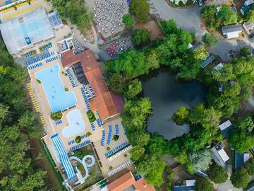 Camping pour 8 personnes, avec bassin pour enfant et jacuzzi à Saint-Jean-de-Monts