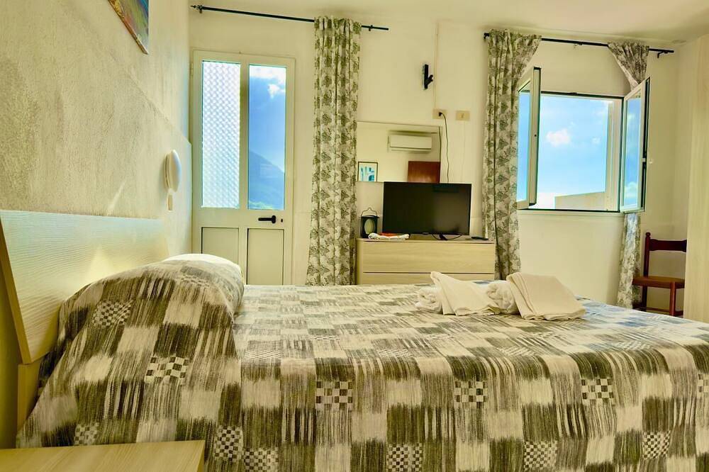 Deluxe Double Room  with sea view in Casamicciola Terme, Ischia
