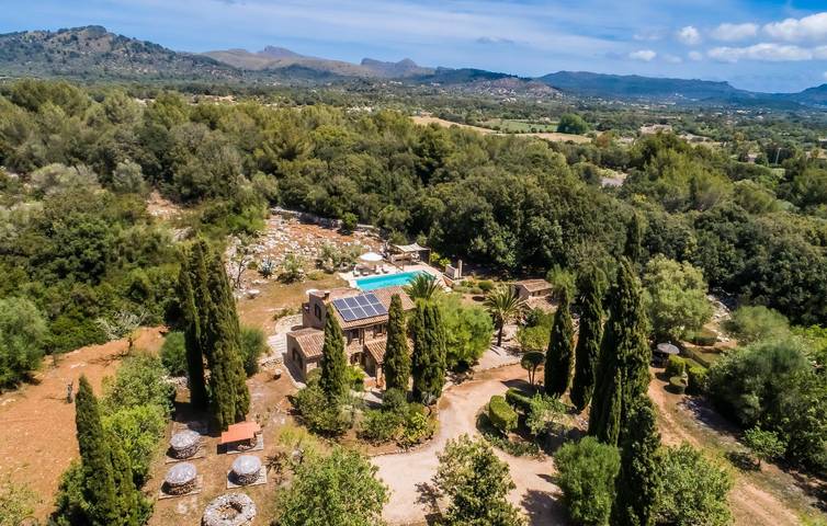 Sonniger Terrassenrückzug mit Pool und Küche in Artà, Mallorca Osten