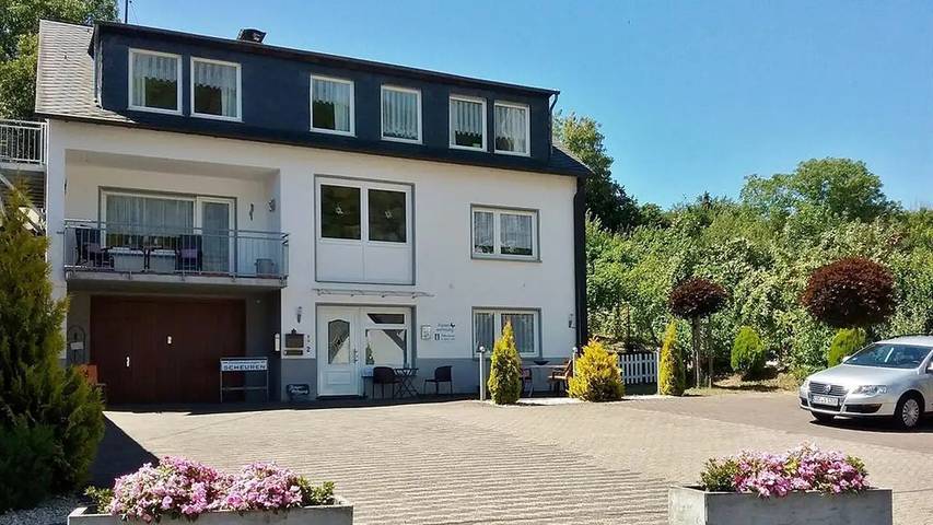 Ferienwohnung für 2 Personen, mit Balkon und Terrasse sowie Garten