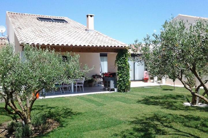 Maison de vacances pour 10 personnes, avec jardin et terrasse, animaux acceptés à Nîmes