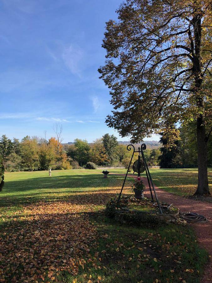 Location de vacances pour 8 personnes, avec vue ainsi que jardin et piscine, animaux acceptés à Charmeil - 4