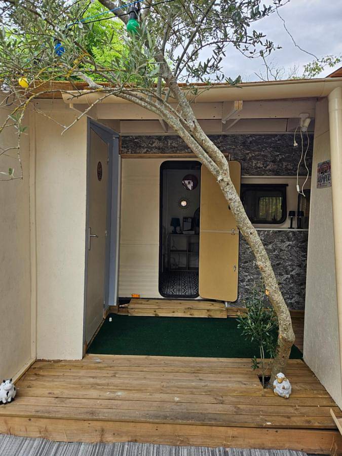 Tente pour 2 personnes, avec terrasse et jardin dans les Bouches-du-Rhône - 4