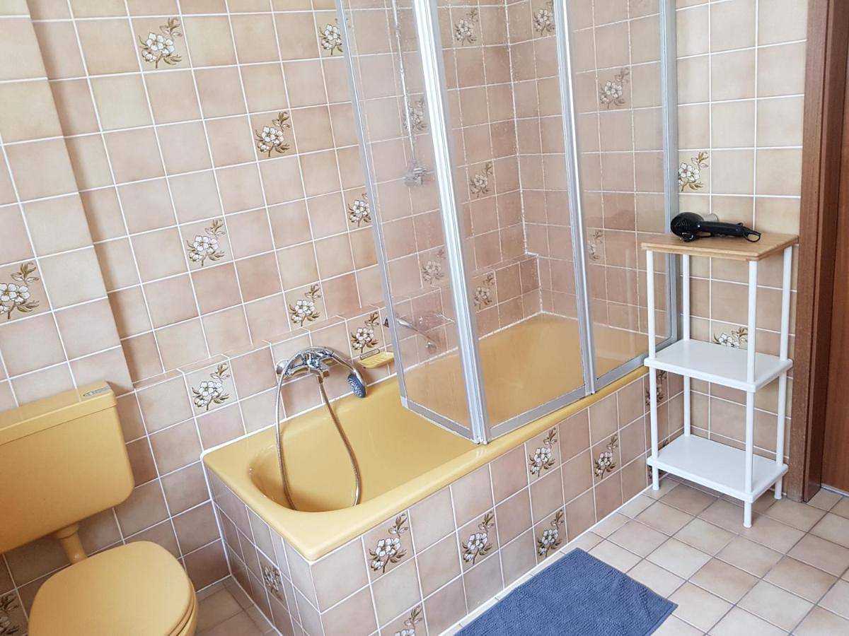 Cały apartament wypoczynkowy, Double Room with Shared Bathroom in Karlsruhe, Równina Renu