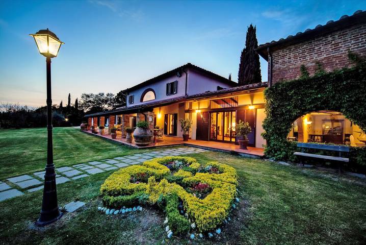 Casa vacanza per 18 persone, con Giardino e Piscina nonché Vista lago a Castiglione del Lago