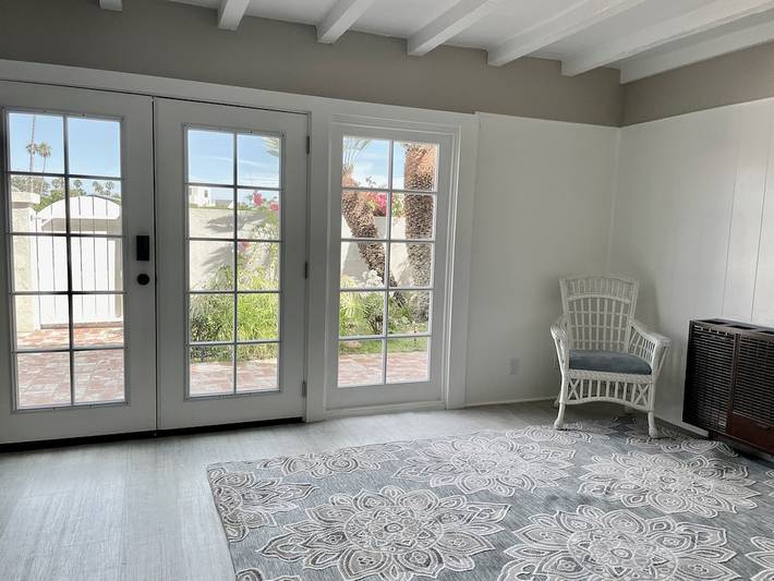 Vacation house for 8 people, with yard, with pets in Ventura