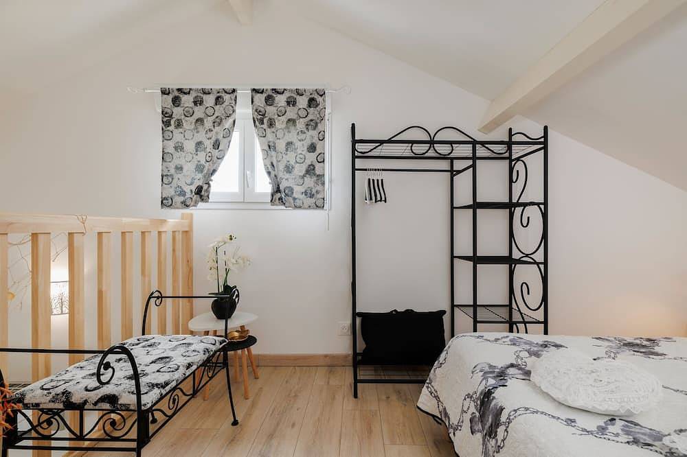 Holiday Home 'Le Petit Prince - Pessac, Bordeaux' with Private Terrace, Wi-Fi and Air Conditioning in Pessac, Bordeaux region