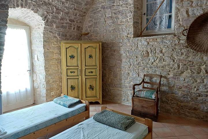 Location de vacances pour 8 personnes, avec jardin à Hures-la-Parade - 4