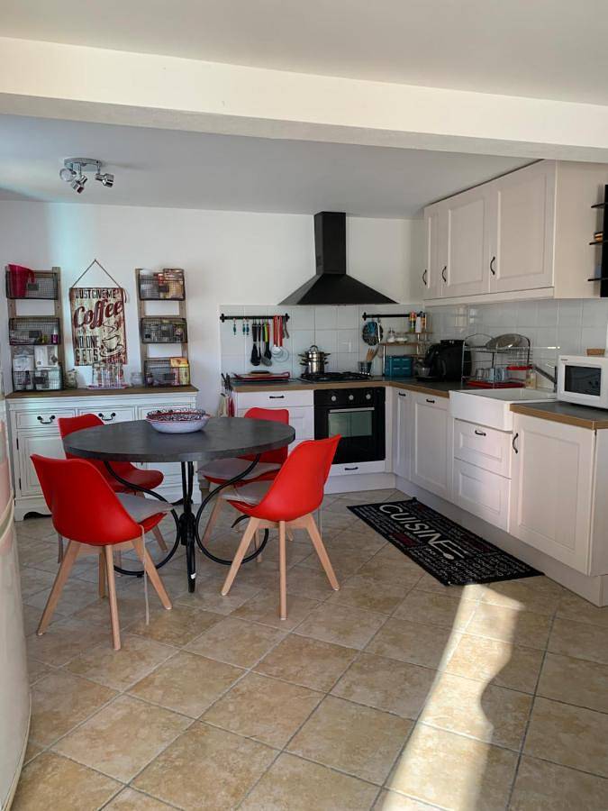 Location de vacances pour 5 personnes, avec terrasse et piscine à Roche-Saint-Secret-Béconne - 2