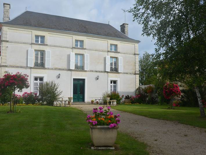 Location de vacances pour 9 personnes, avec jardin à Thurageau