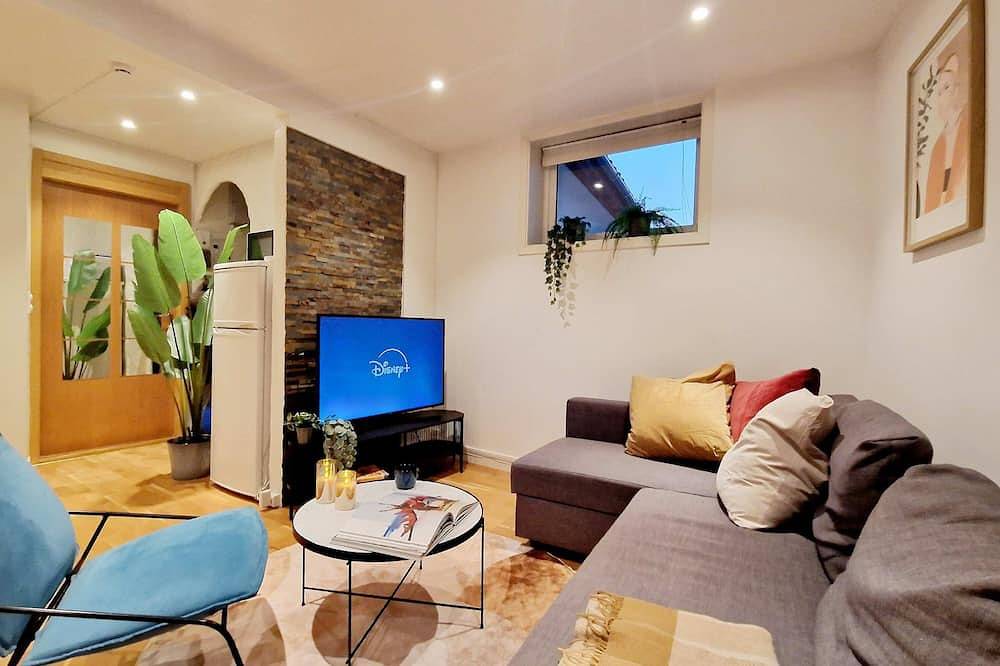 Entire apartment, City center retreat with king bed in Bergenhus, Bergen