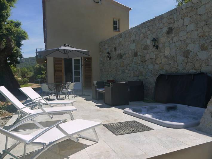 Gîte für 4 Personen, mit Sauna und Terrasse sowie Whirlpool